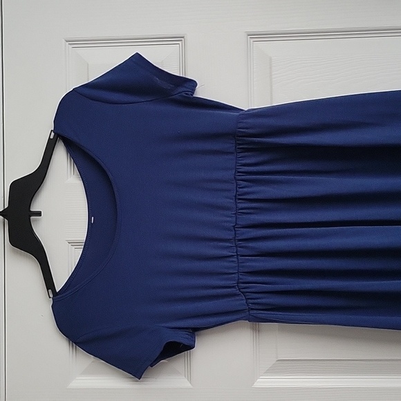 Women's Dress - Picture 4 of 11